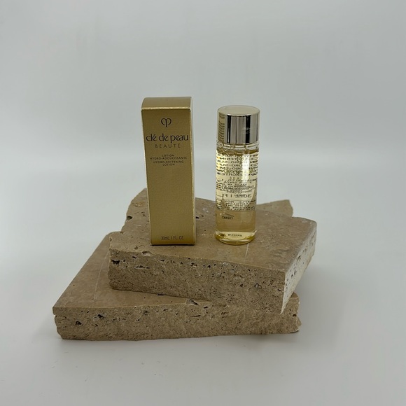 NIB. Cle de Peau beaute. Hydro softening lotion. 30 mL. - Picture 1 of 1